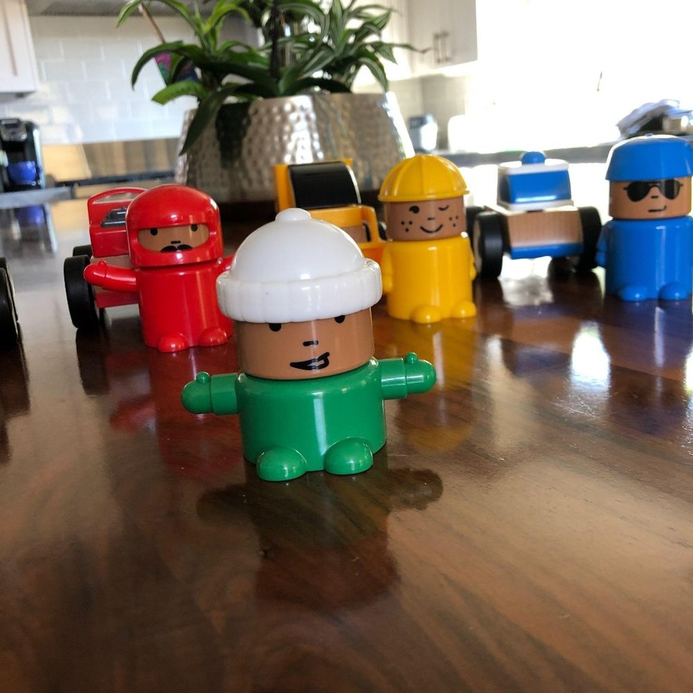 4 Toys Interchangeable Vehicles  5 Interchangeable People Imagination Fine Motor